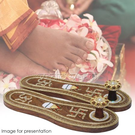 Guru Pavitra Puja Footprint (Charan Paduka)